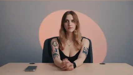 Pomieszczenie z biala sciana i malo miejsca za postacia - Efekt koła na białej ścianie z wykorzystaniem strumienicy