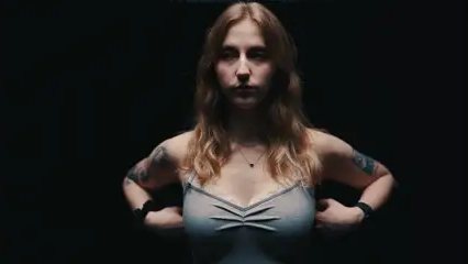 Odciecie postaci od czarnego tla - Odcięcie postaci od tła z wykorzystaniem lampy COB w softboxie