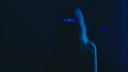 Setupy efektowe - Efektowy pasek światła z kontrastem w stylu cyberpunk